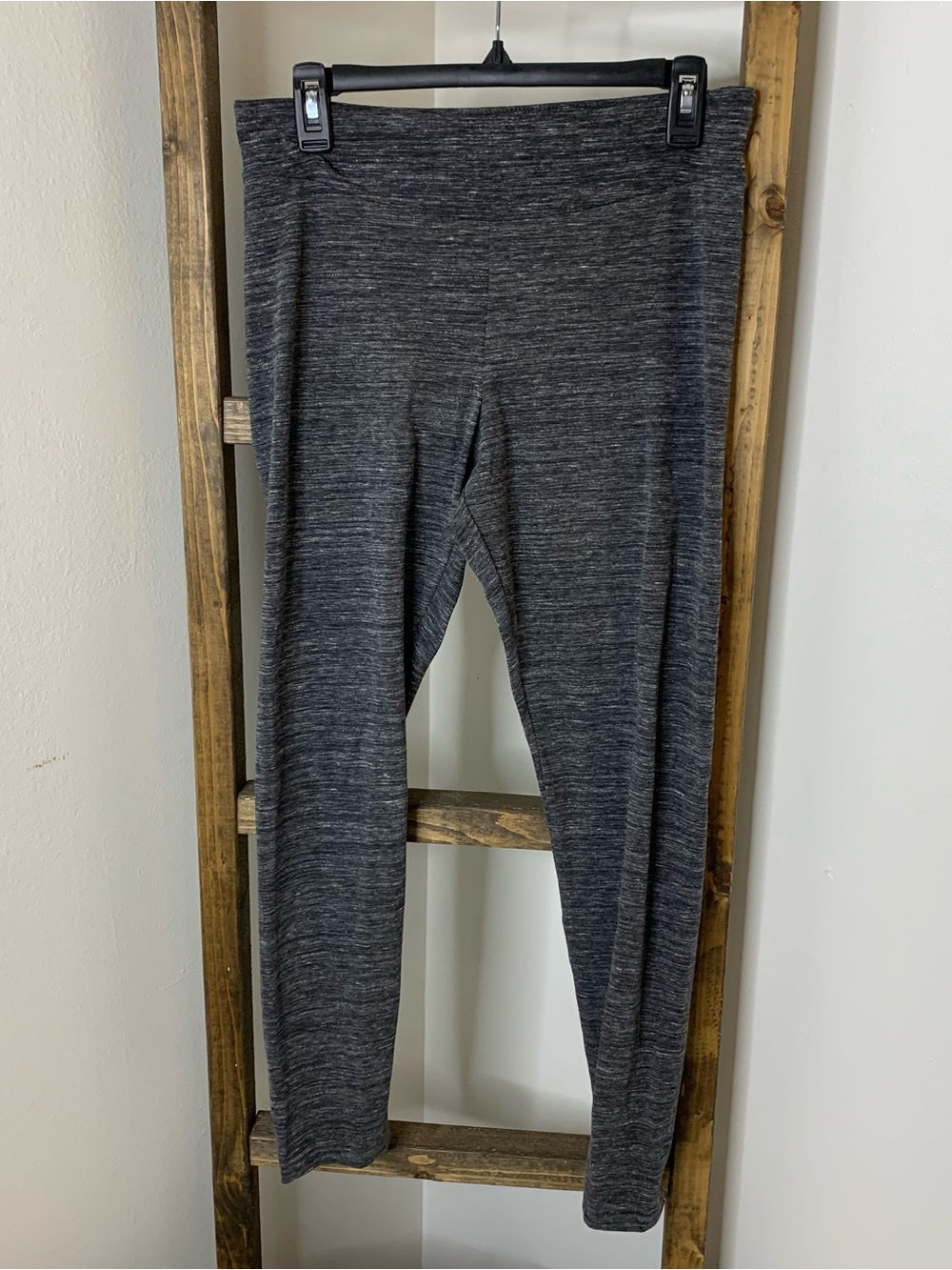 Time and Tru Dark Heathered Gray Stretch Leggings Size M